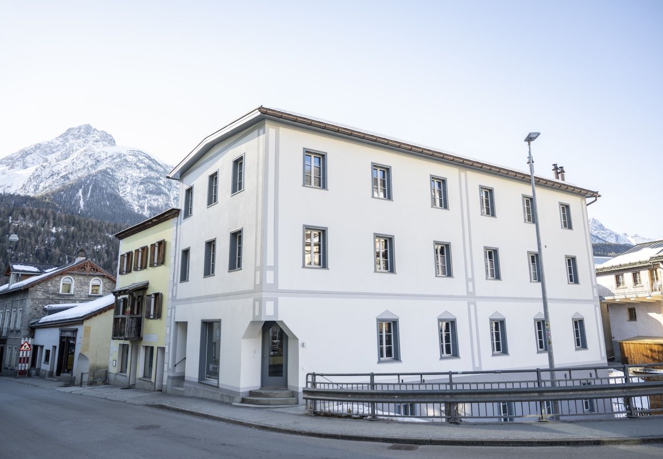 Ferienwohnung in Scuol - Chasa Stradun 203A – Zentrale 2-Zimmer-Ferienwohnung mit Balkon und Kamin in Scuol
