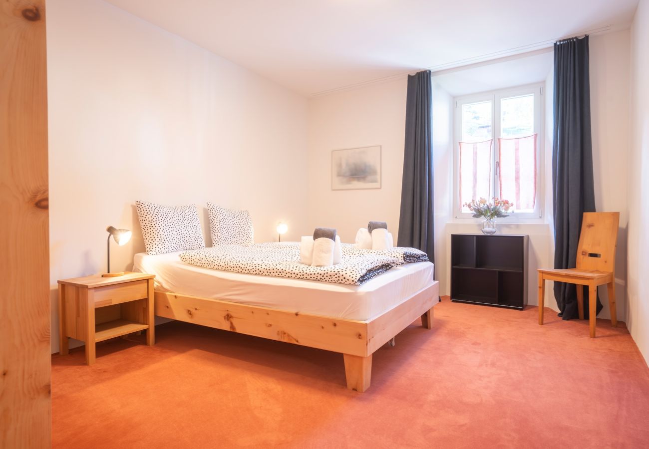 Ferienwohnung in Scuol - Chasa Stradun 203A – Zentrale 3 1/2-Zimmer-Ferienwohnung mit Balkon und Kamin in Scuol
