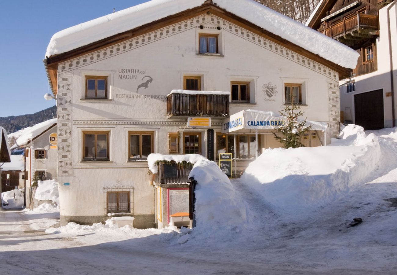 Ferienhaus in Tschlin - Chasa Macun – Grosszügiges Ferienhaus mit professioneller Küche im Bergdorf Tschlin