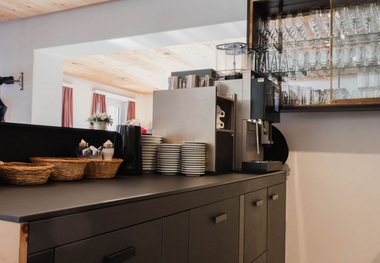 Ferienhaus in Tschlin - Chasa Macun – Grosszügiges Ferienhaus mit professioneller Küche im Bergdorf Tschlin