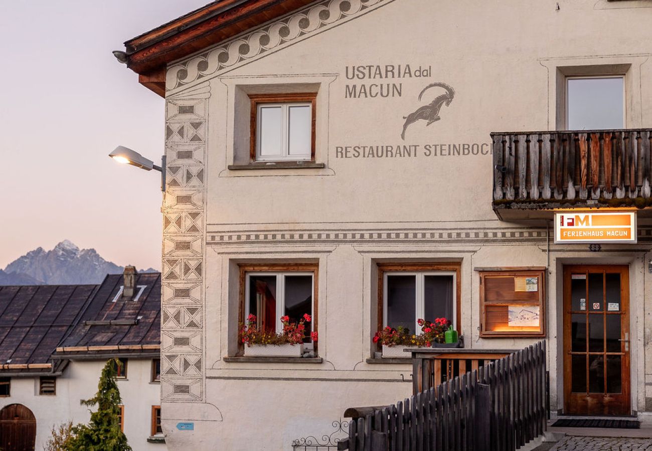 Ferienhaus in Tschlin - Chasa Macun – Grosszügiges Ferienhaus mit professioneller Küche im Bergdorf Tschlin
