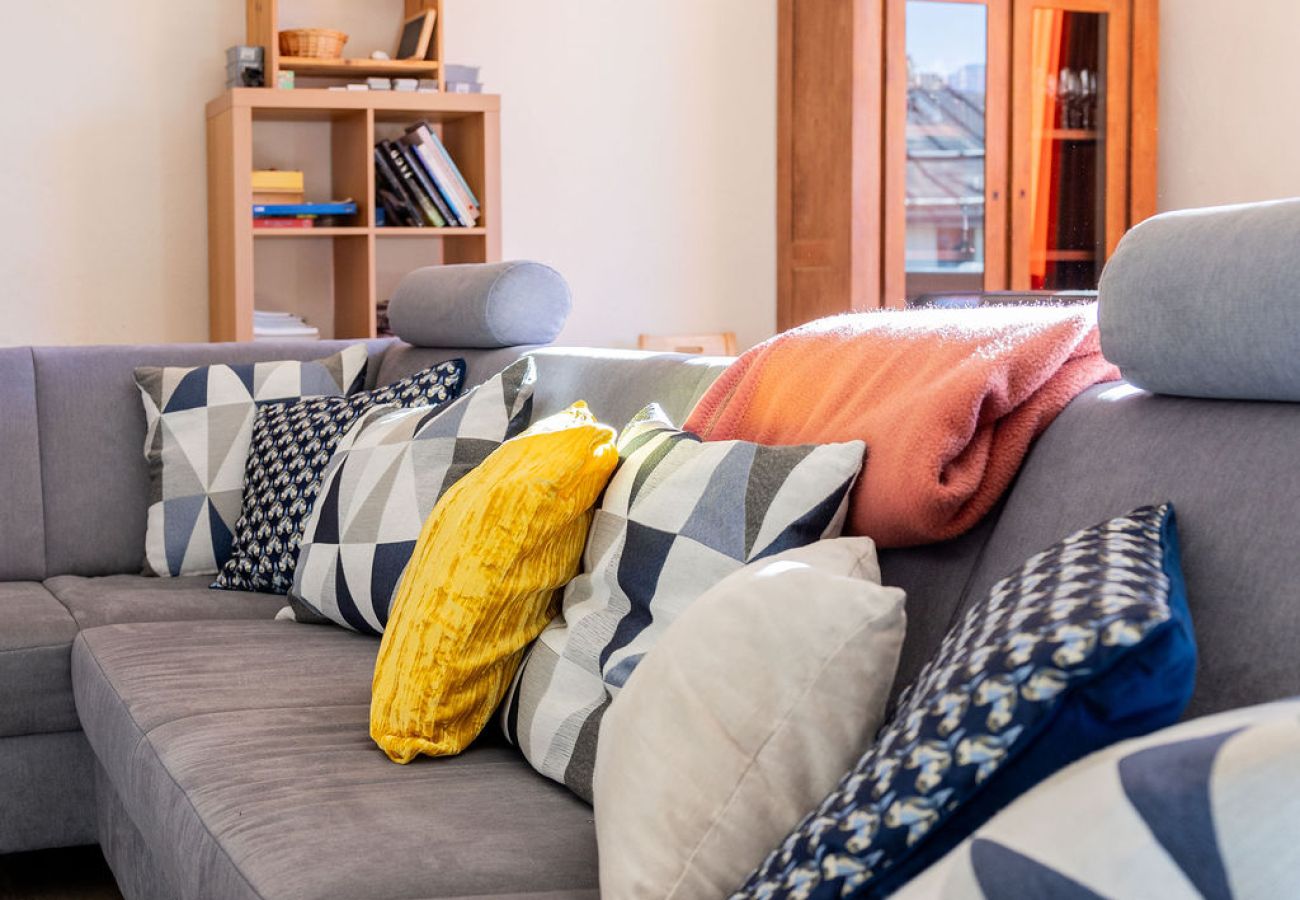 Ferienhaus in Tschlin - Chasa Macun – Grosszügiges Ferienhaus mit professioneller Küche im Bergdorf Tschlin