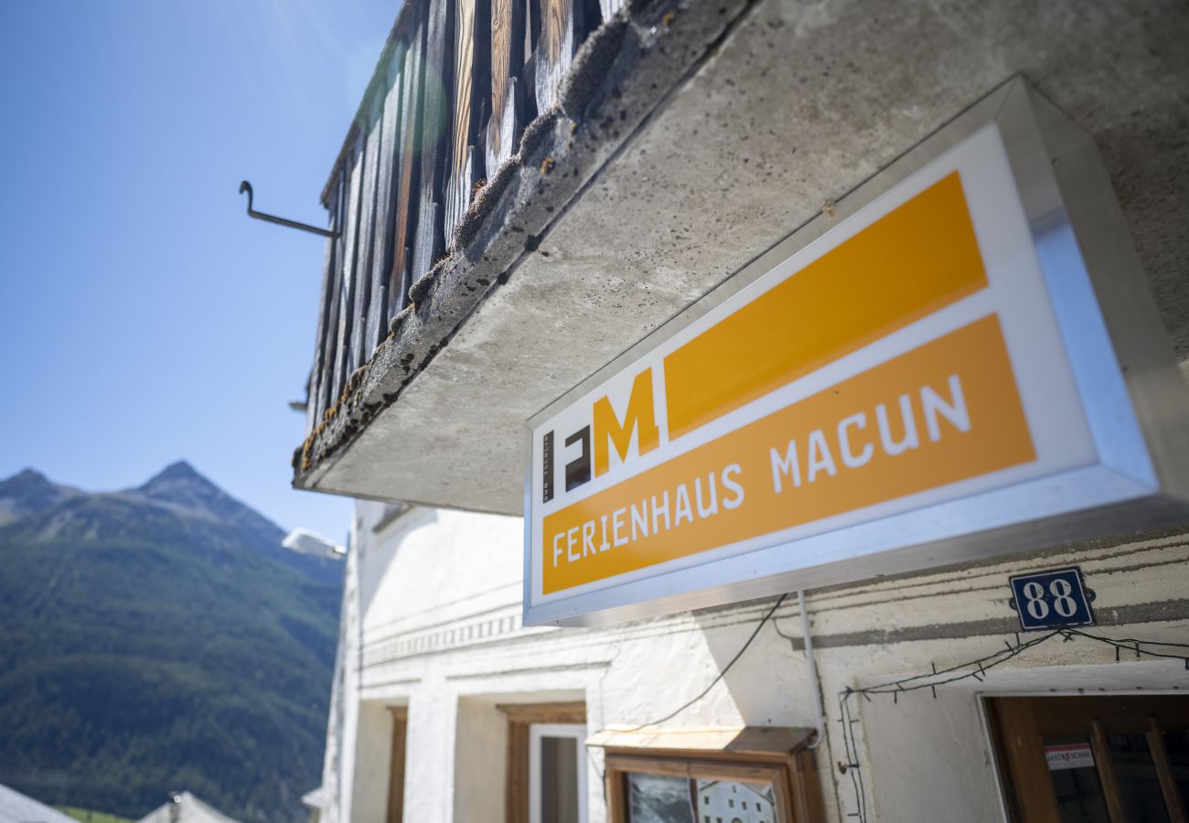 Ferienhaus in Tschlin - Chasa Macun – Grosszügiges Ferienhaus mit professioneller Küche im Bergdorf Tschlin