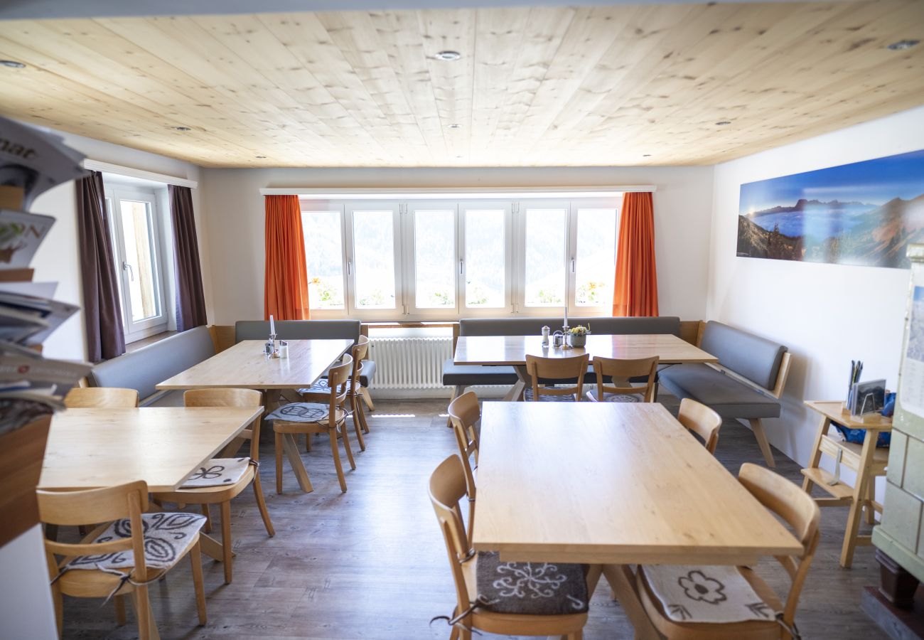 Ferienhaus in Tschlin - Chasa Macun – Grosszügiges Ferienhaus mit professioneller Küche im Bergdorf Tschlin