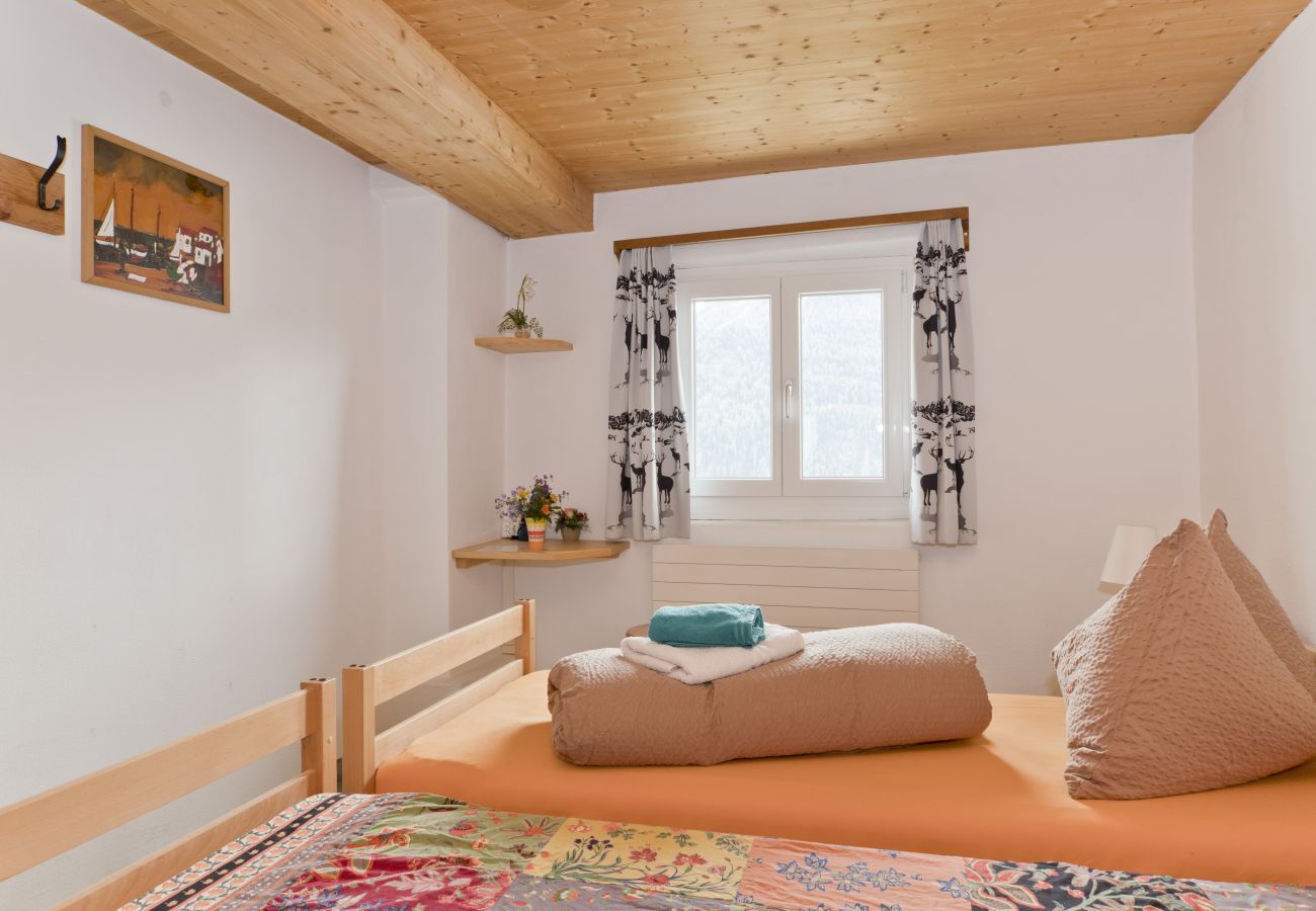 Ferienhaus in Tschlin - Chasa Macun – Grosszügiges Ferienhaus mit professioneller Küche im Bergdorf Tschlin