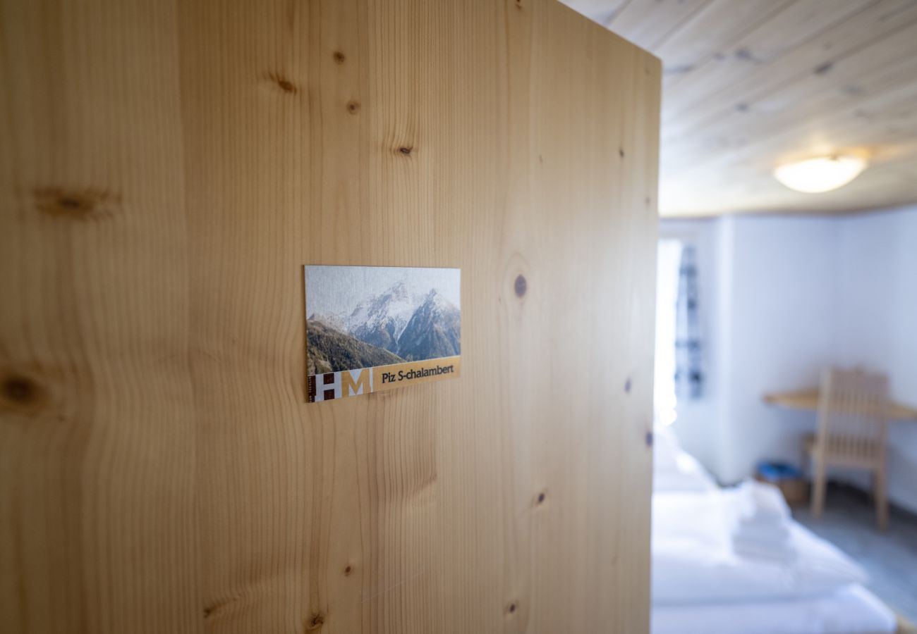 Ferienhaus in Tschlin - Chasa Macun – Grosszügiges Ferienhaus mit professioneller Küche im Bergdorf Tschlin
