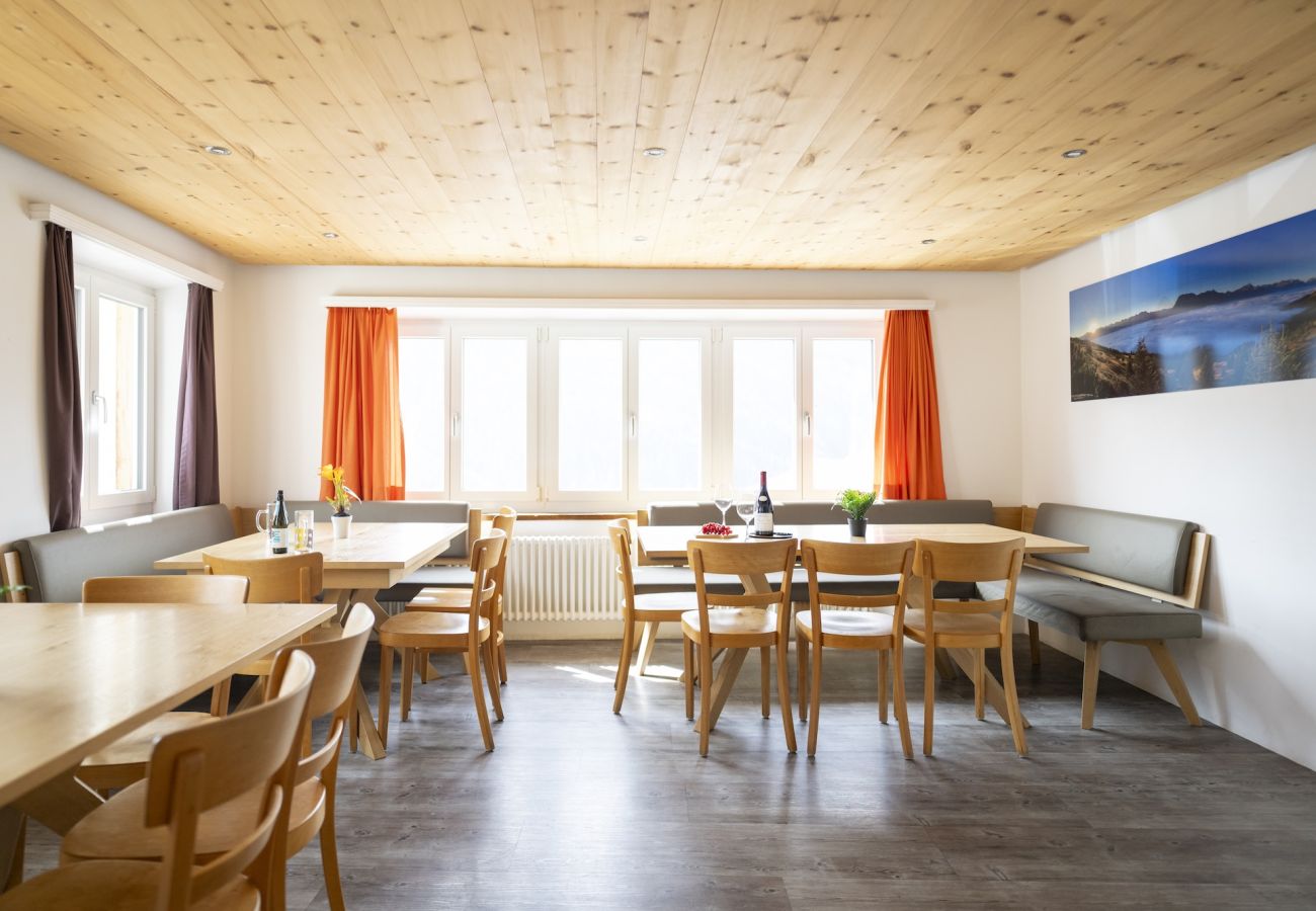 Ferienhaus in Tschlin - Chasa Macun – Grosszügiges Ferienhaus mit professioneller Küche im Bergdorf Tschlin