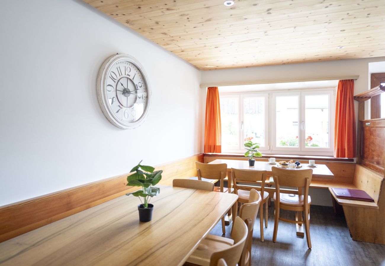Ferienhaus in Tschlin - Chasa Macun – Grosszügiges Ferienhaus mit professioneller Küche im Bergdorf Tschlin