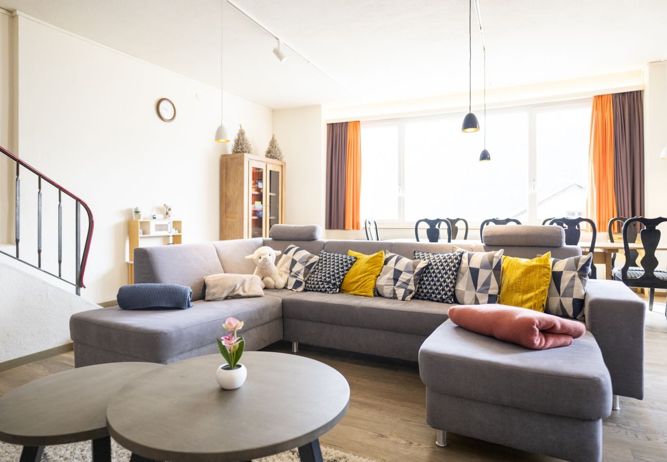 Ferienhaus in Tschlin - Chasa Macun – Grosszügiges Ferienhaus mit professioneller Küche im Bergdorf Tschlin