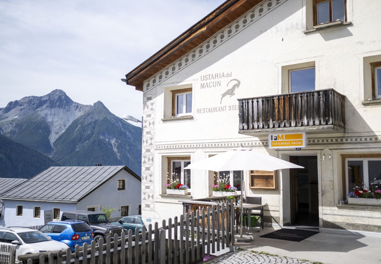 Ferienhaus in Tschlin - Chasa Macun – Grosszügiges Ferienhaus mit professioneller Küche im Bergdorf Tschlin