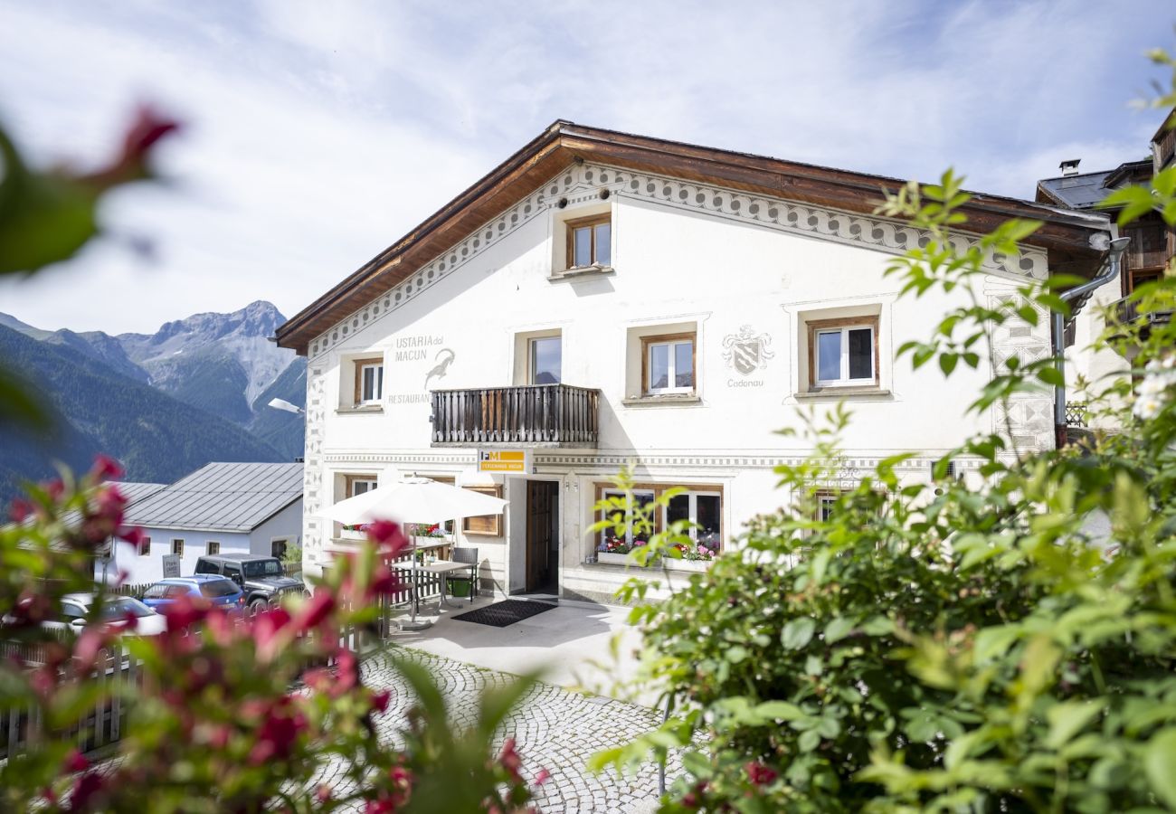 Ferienhaus in Tschlin - Chasa Macun – Grosszügiges Ferienhaus mit professioneller Küche im Bergdorf Tschlin