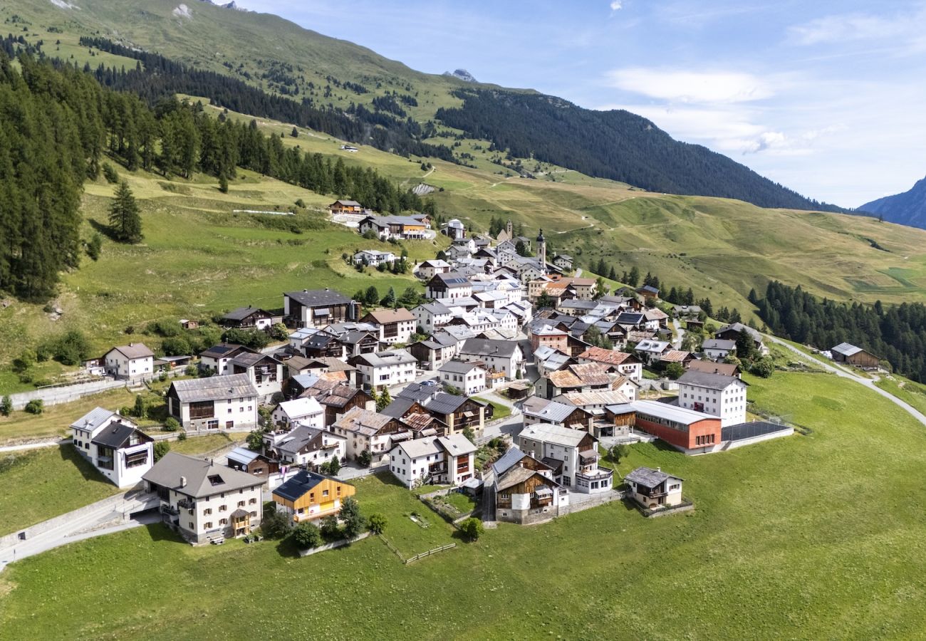 Ferienhaus in Tschlin - Chasa Macun – Grosszügiges Ferienhaus mit professioneller Küche im Bergdorf Tschlin