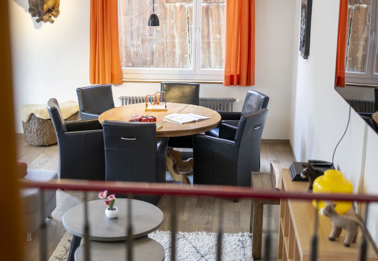 Ferienhaus in Tschlin - Chasa Macun – Grosszügiges Ferienhaus mit professioneller Küche im Bergdorf Tschlin
