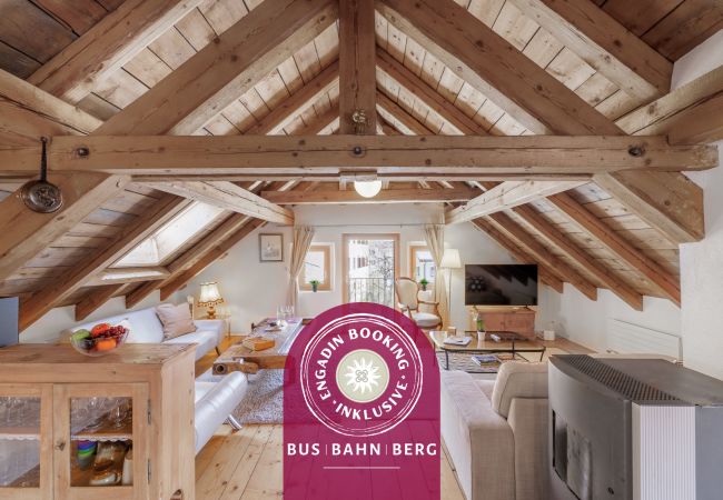 Ferienwohnung in Sent - Chasa d’Uina 4.5 – Grosszügige Dachwohnung im Zentrum von Sent