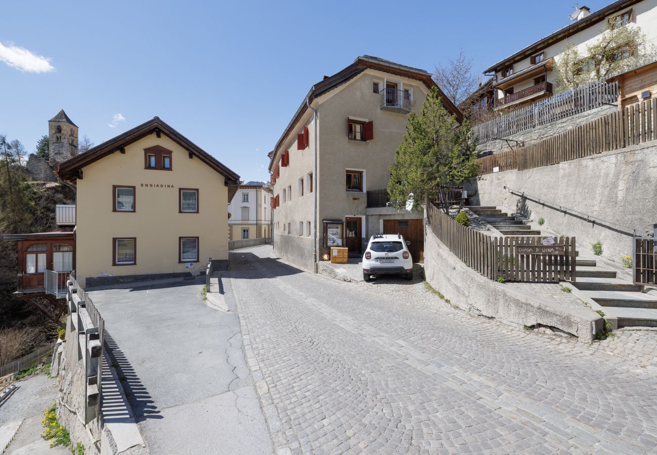 Ferienwohnung in Sent - Chasa d’Uina 4.5 – Grosszügige Dachwohnung im Zentrum von Sent
