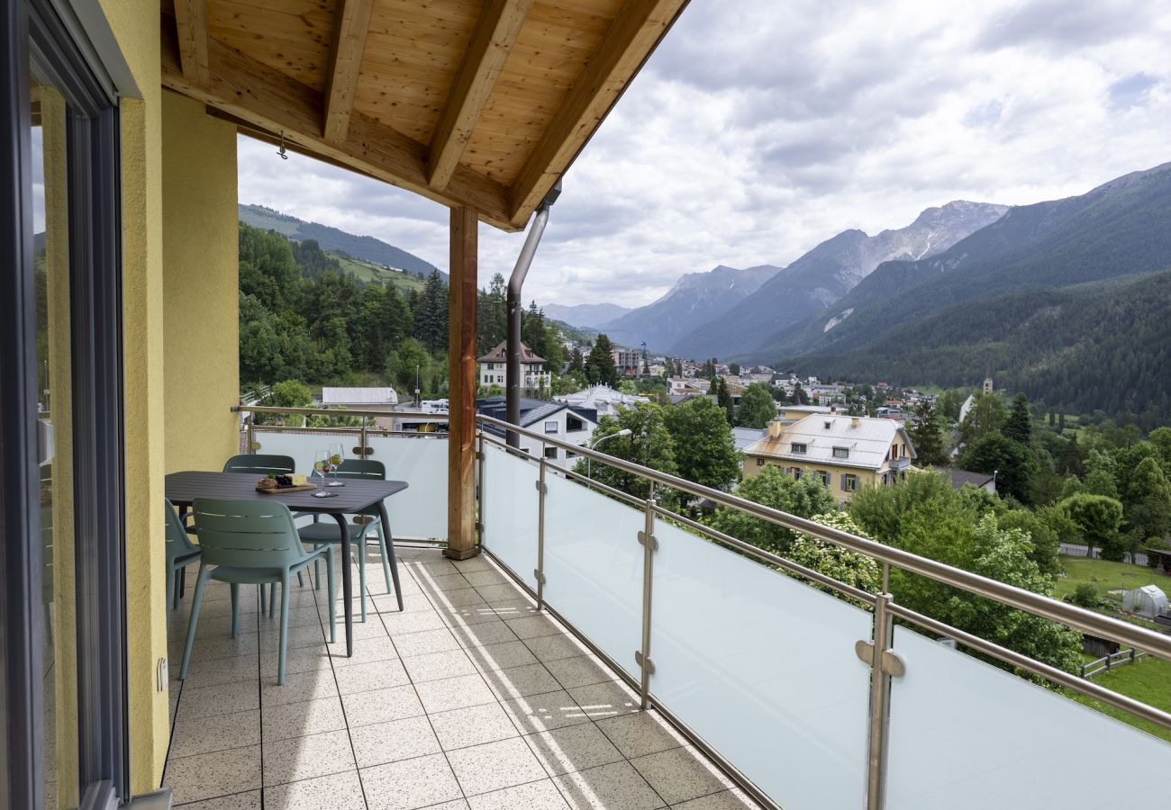 Ferienwohnung in Scuol - Stilvolle Ferienwohnung mit Bergblick im Herzen von Scuol