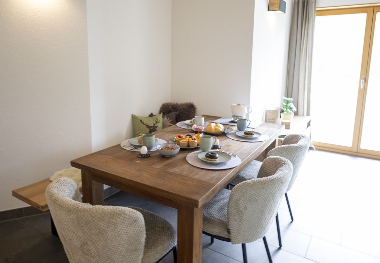 Ferienwohnung in Scuol - Stilvolle Ferienwohnung mit Bergblick im Herzen von Scuol