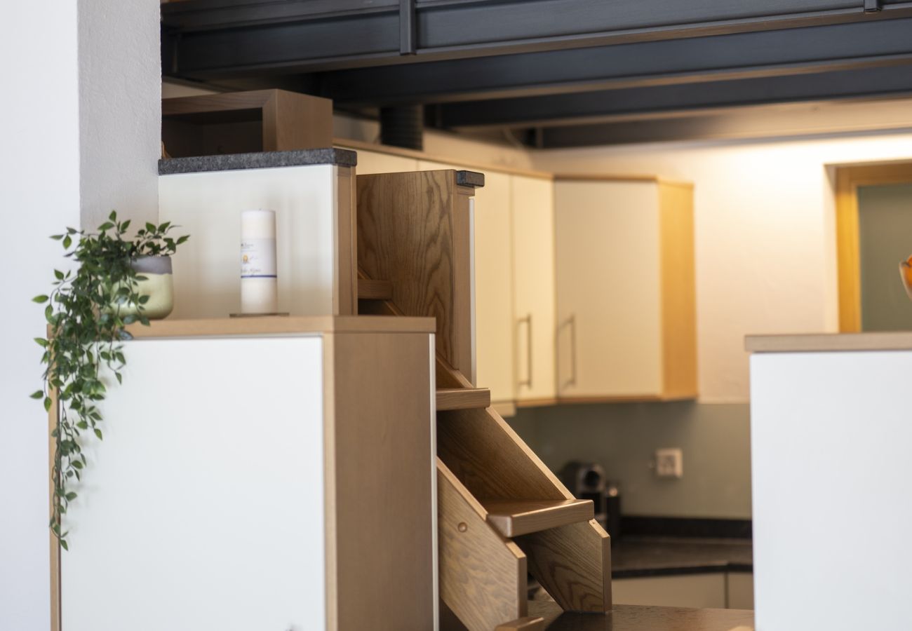 Ferienwohnung in Scuol - Stilvolle Ferienwohnung mit Bergblick im Herzen von Scuol