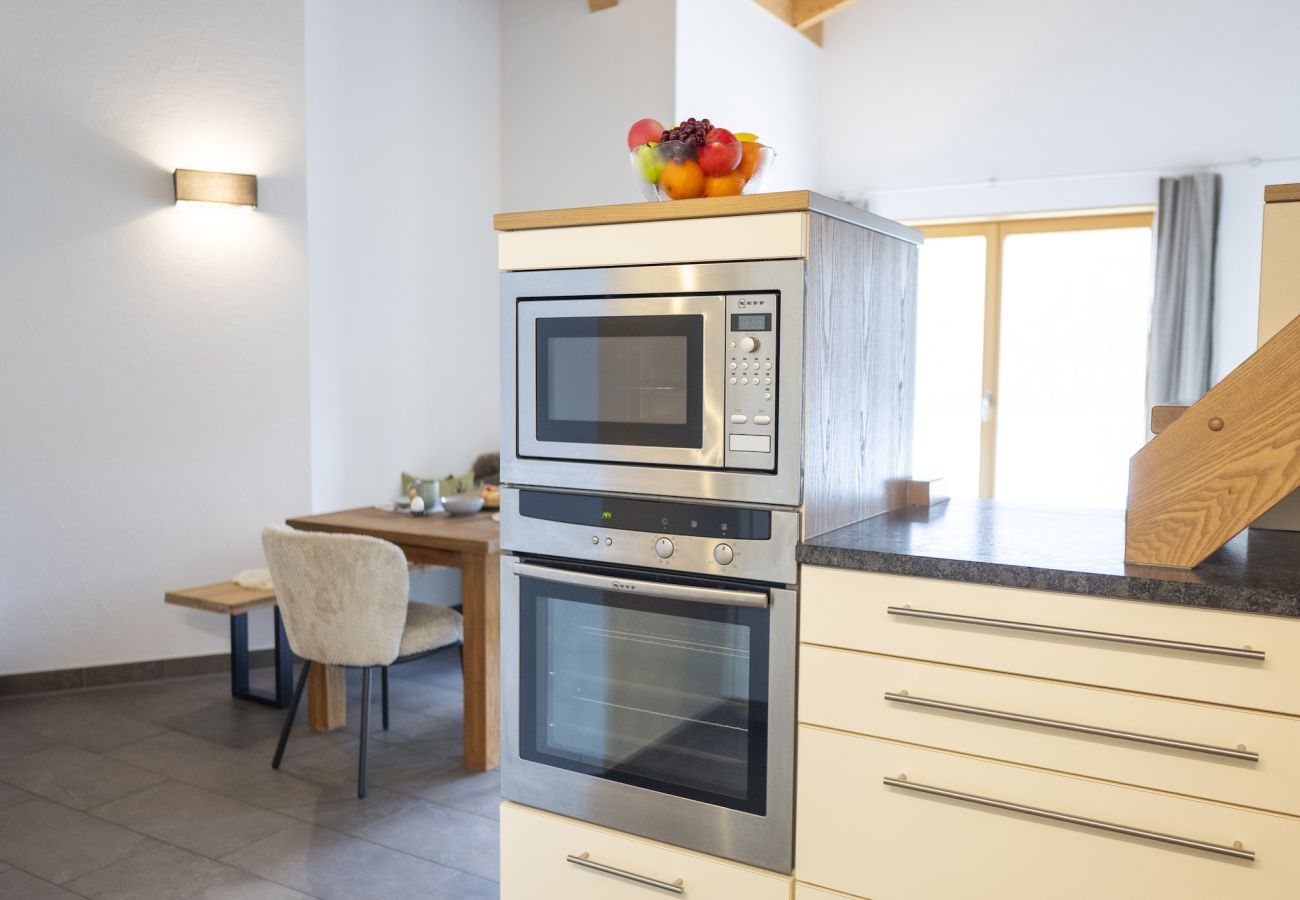 Ferienwohnung in Scuol - Stilvolle Ferienwohnung mit Bergblick im Herzen von Scuol
