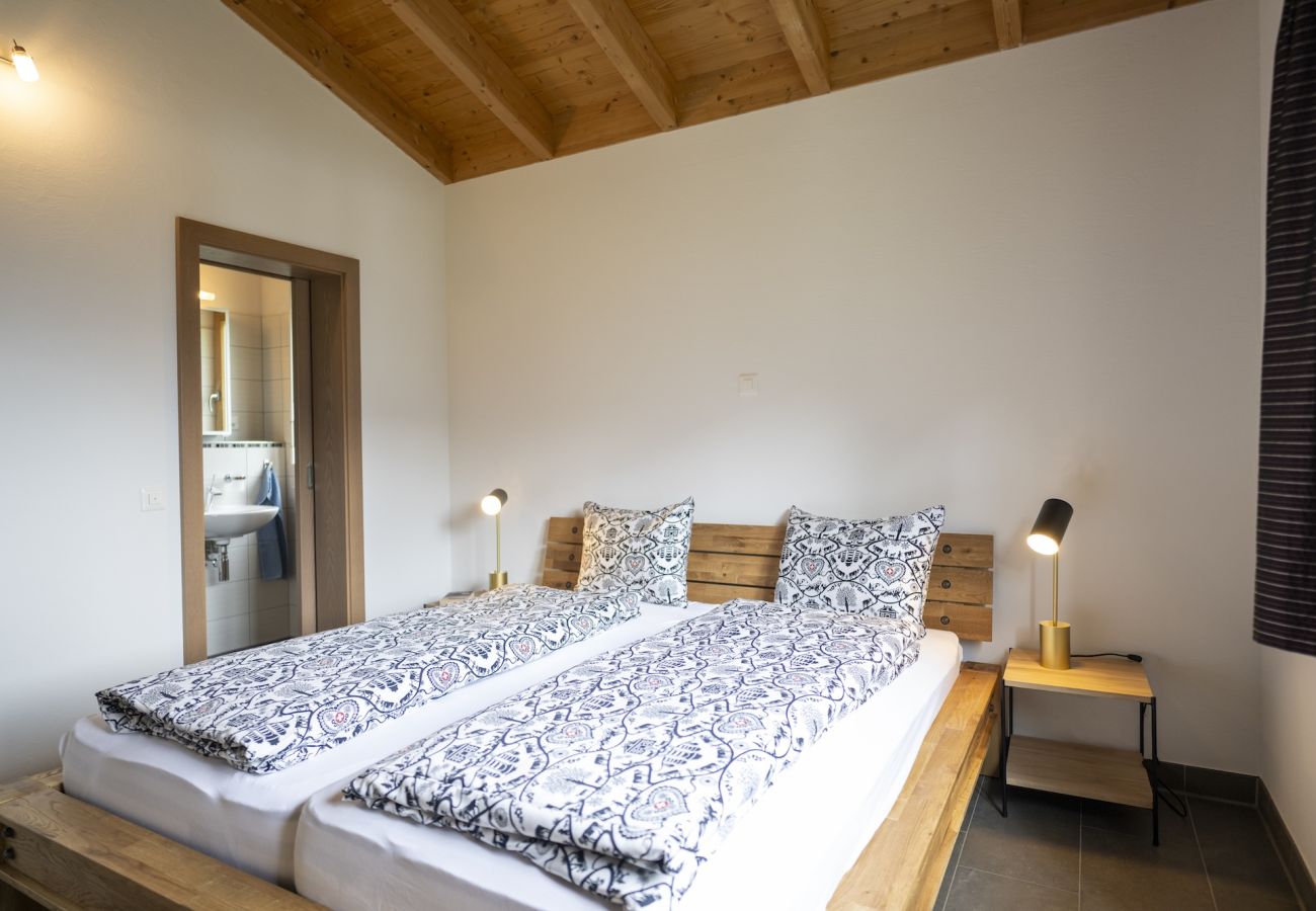 Ferienwohnung in Scuol - Stilvolle Ferienwohnung mit Bergblick im Herzen von Scuol