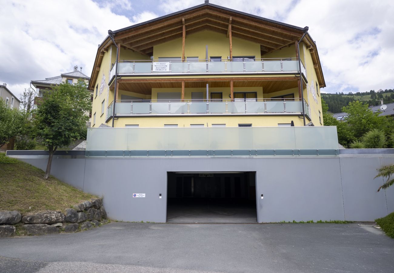 Ferienwohnung in Scuol - Stilvolle Ferienwohnung mit Bergblick im Herzen von Scuol