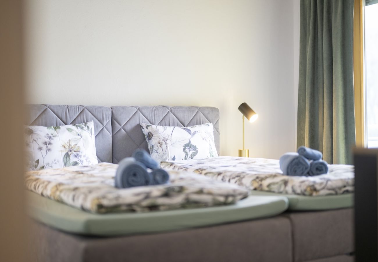 Ferienwohnung in Scuol - Stilvolle Ferienwohnung mit Bergblick im Herzen von Scuol