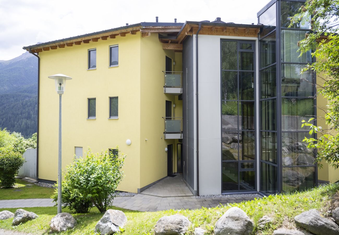 Ferienwohnung in Scuol - Stilvolle Ferienwohnung mit Bergblick im Herzen von Scuol