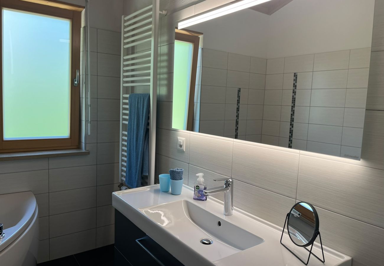 Ferienwohnung in Scuol - Chasa Cour Engiadinais: Stilvolle Ferienwohnung mit Bergblick im Herzen von Scuol