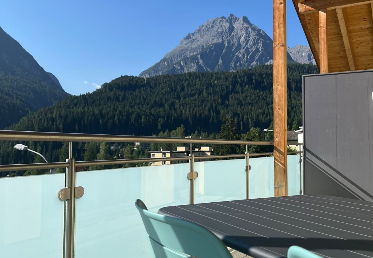 Ferienwohnung in Scuol - Chasa Cour Engiadinais: Stilvolle Ferienwohnung mit Bergblick im Herzen von Scuol