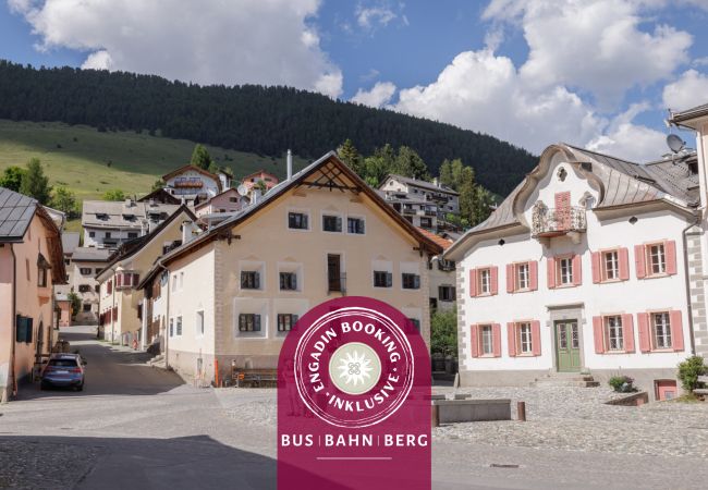 Ferienwohnung in Sent - Gemütliche 4.5-Ferienwohnung am Dorfplatz von Sent