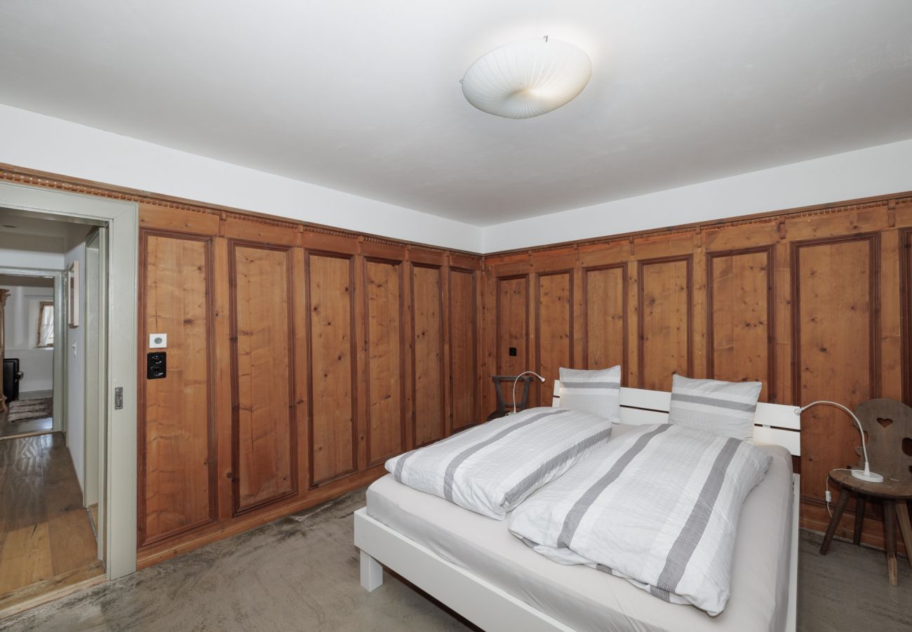 Ferienwohnung in Sent - Gemütliche 4.5-Ferienwohnung am Dorfplatz von Sent