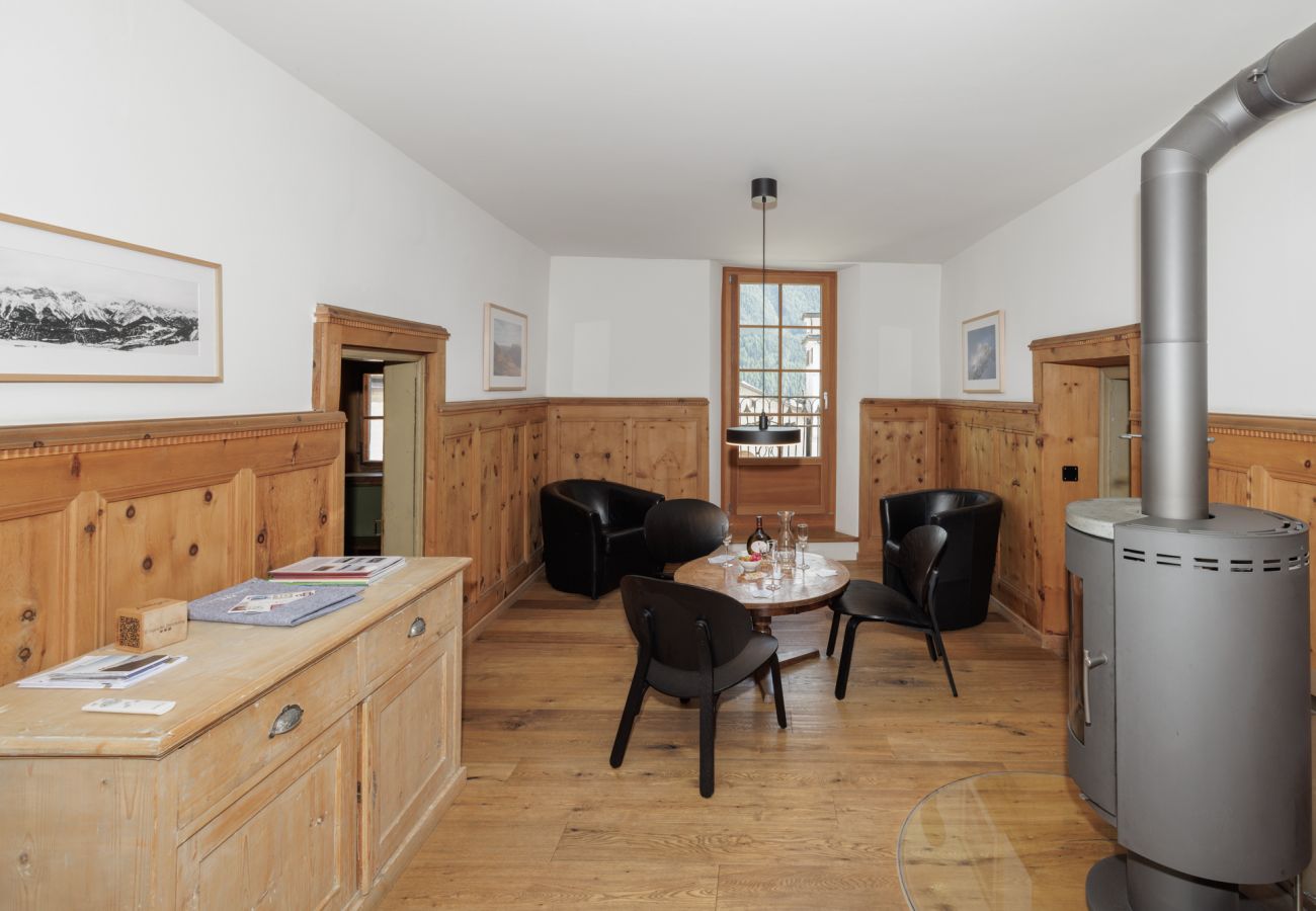 Ferienwohnung in Sent - Gemütliche 4.5-Ferienwohnung am Dorfplatz von Sent