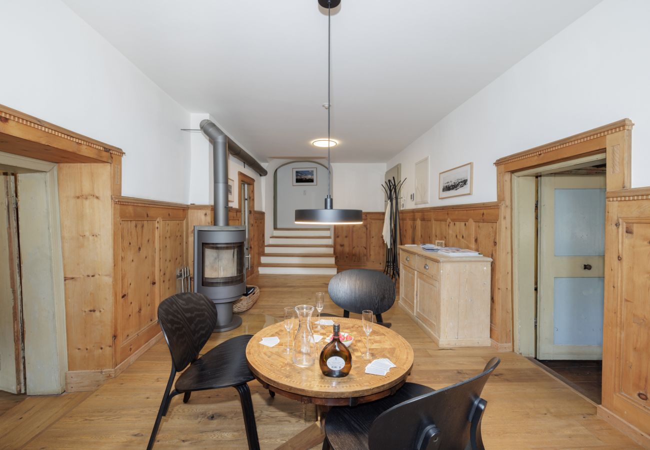 Ferienwohnung in Sent - Gemütliche 4.5-Ferienwohnung am Dorfplatz von Sent