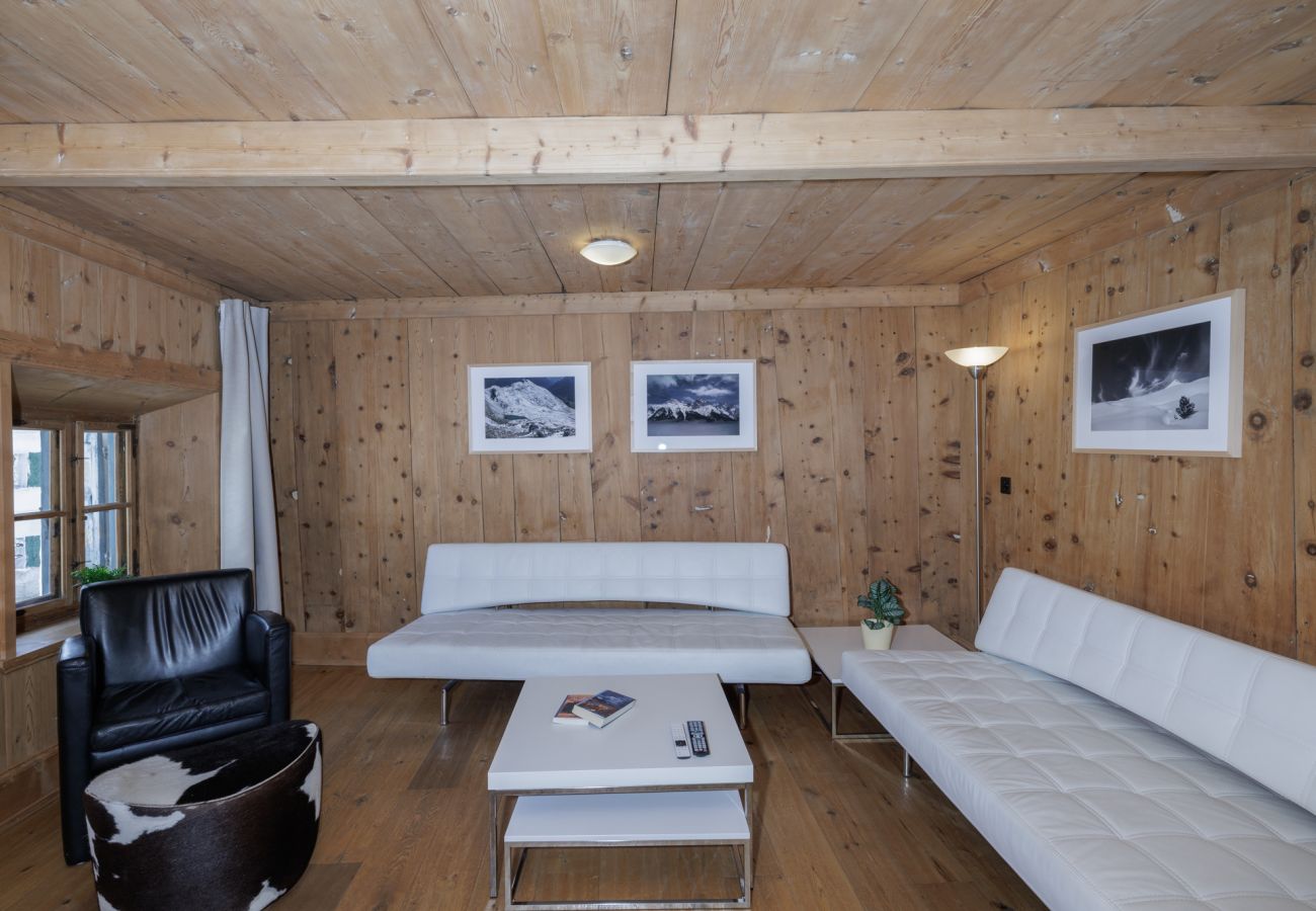 Ferienwohnung in Sent - Gemütliche 4.5-Ferienwohnung am Dorfplatz von Sent