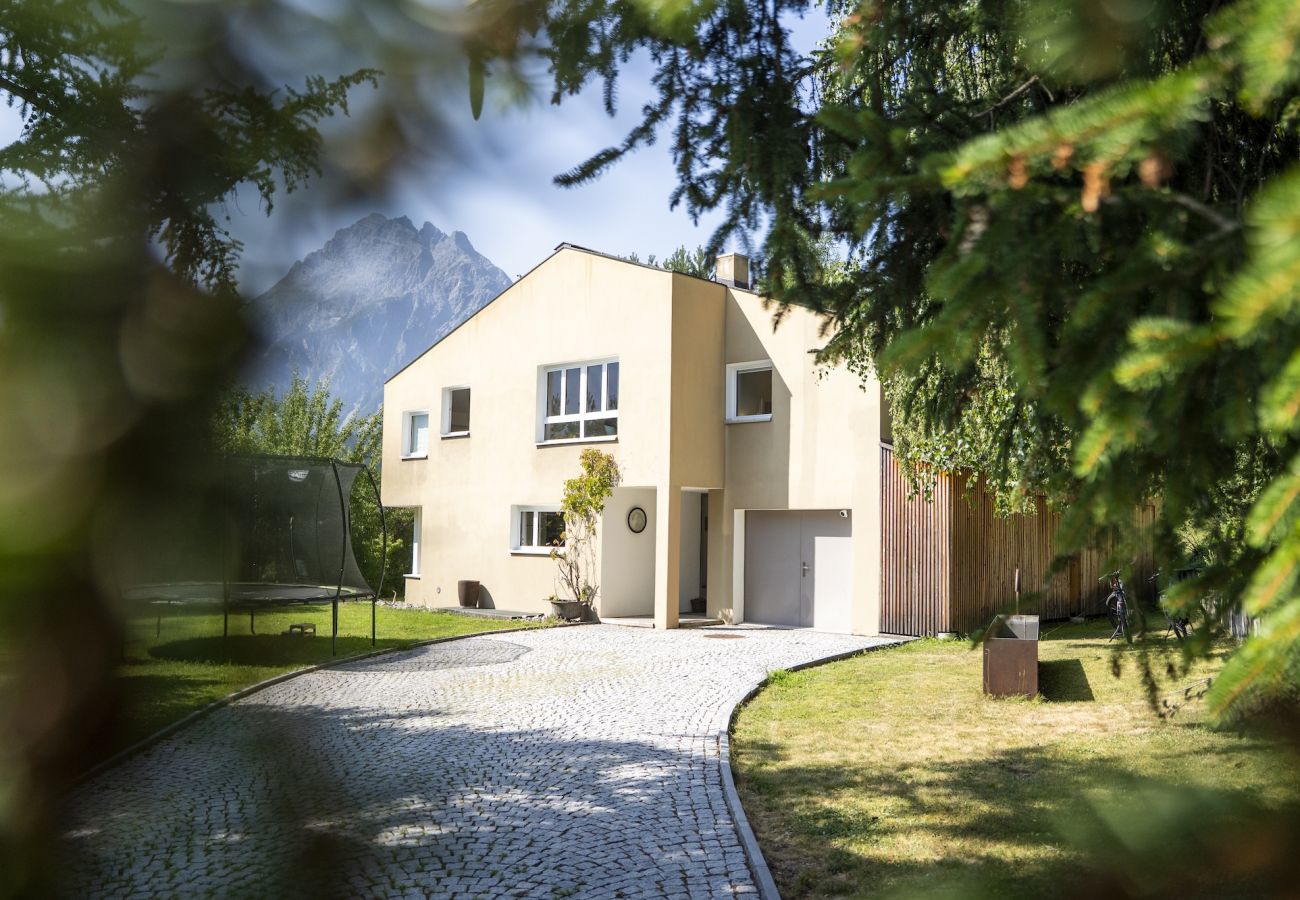 Ferienwohnung in Scuol - Chasa Val 739 - Grosszügiges Ferienhaus mit Gartensauna und Hot Tub in Scuol