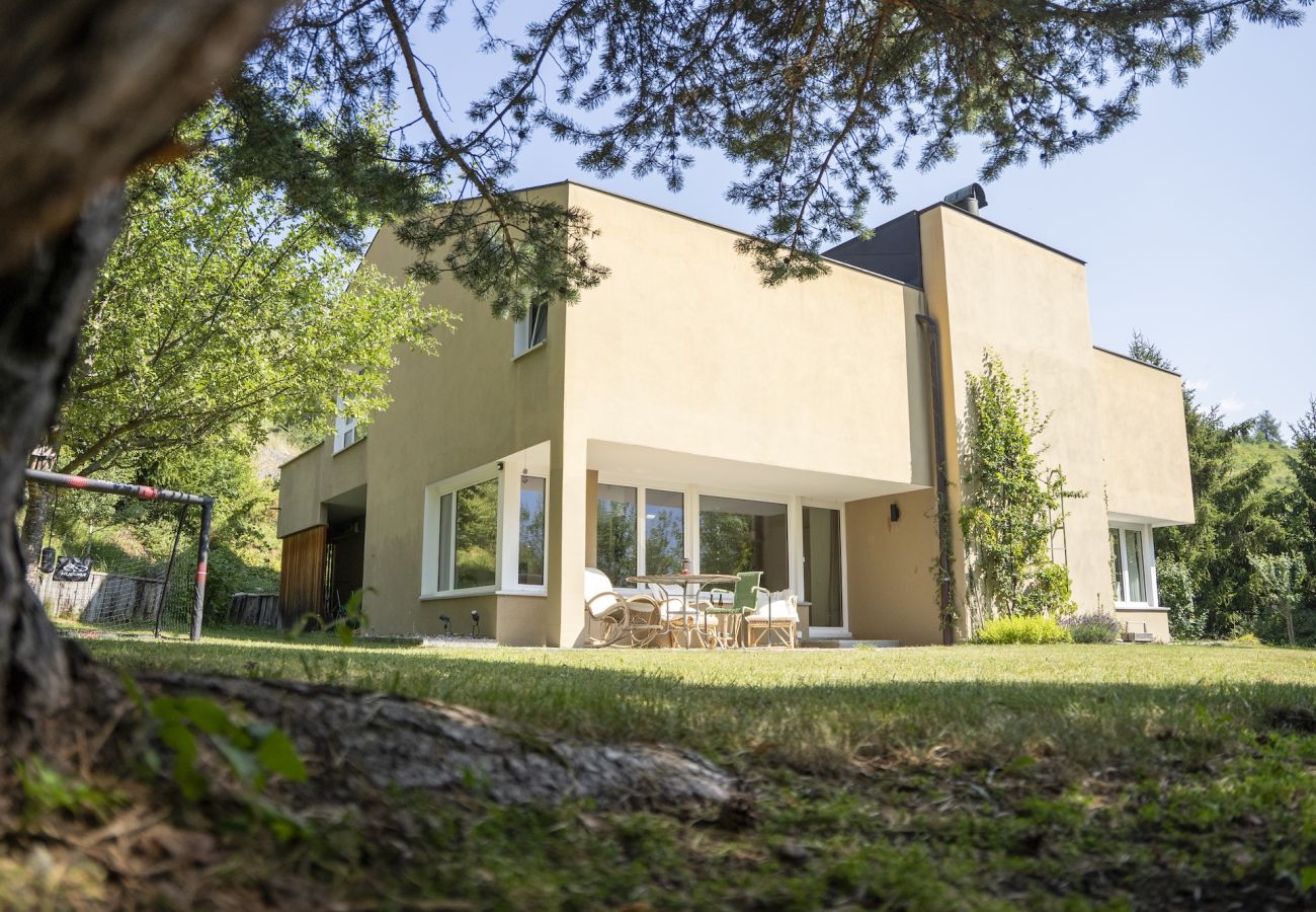 Ferienwohnung in Scuol - Chasa Val 739 - Grosszügiges Ferienhaus mit Gartensauna und Hot Tub in Scuol