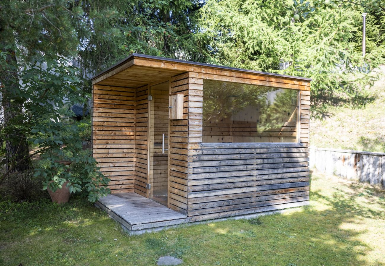 Ferienwohnung in Scuol - Chasa Val 739 - Grosszügiges Ferienhaus mit Gartensauna und Hot Tub in Scuol