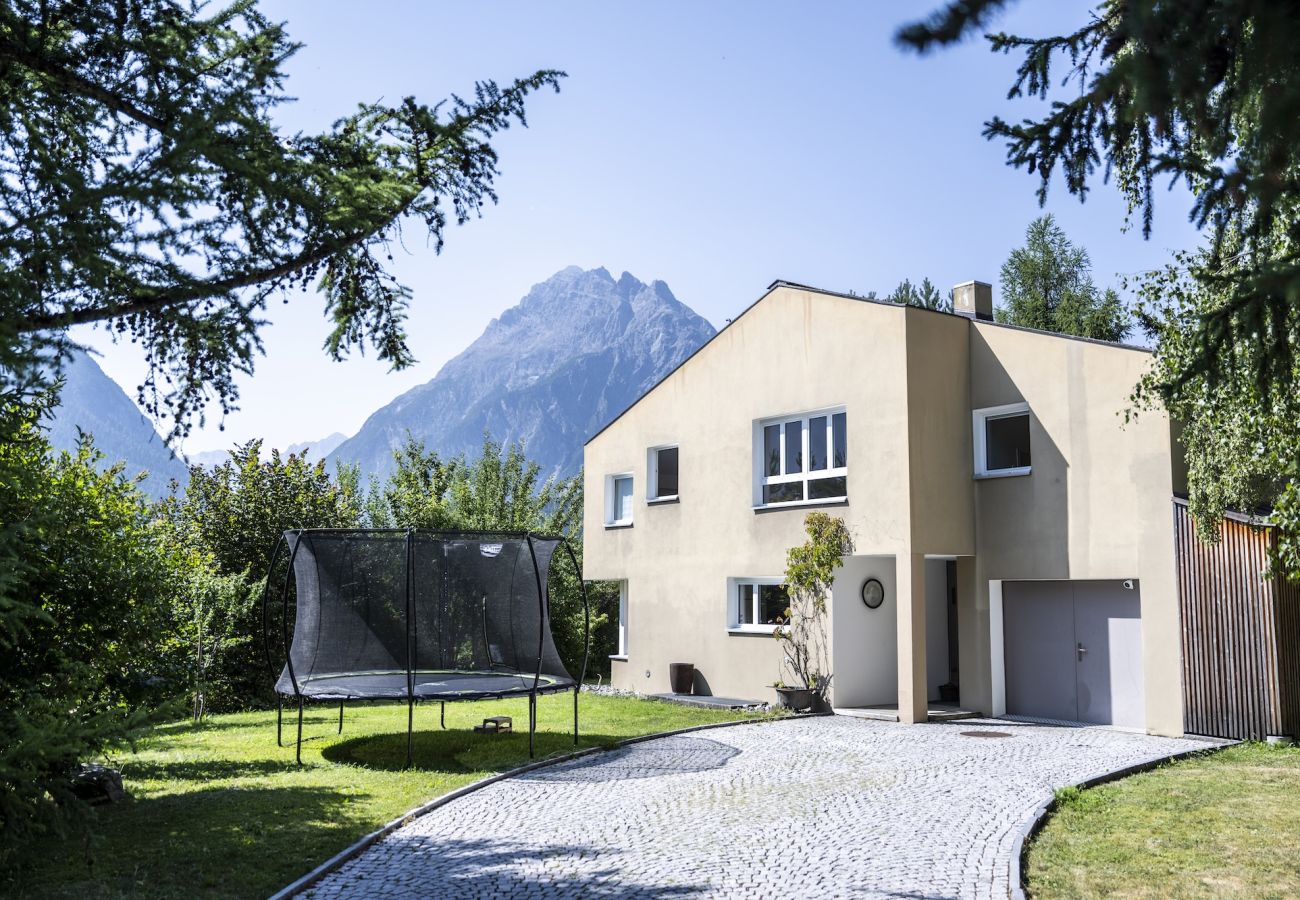 Ferienwohnung in Scuol - Chasa Val 739 - Grosszügiges Ferienhaus mit Gartensauna und Hot Tub in Scuol