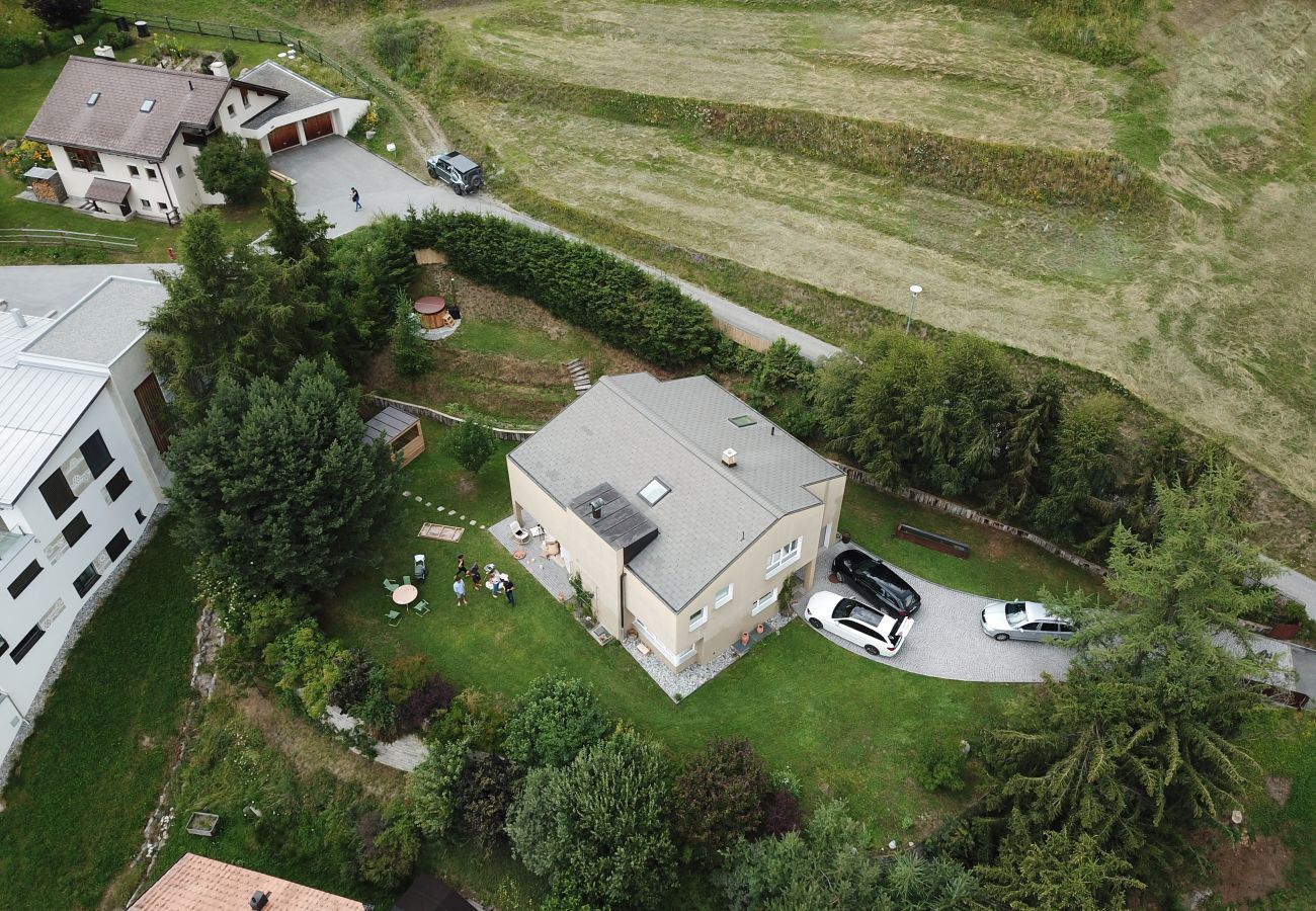 Ferienwohnung in Scuol - Chasa Val 739 - Grosszügiges Ferienhaus mit Gartensauna und Hot Tub in Scuol